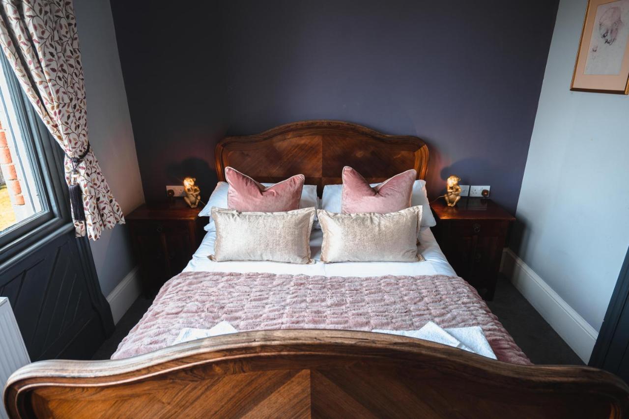 The Godwins Hotel Lugwardine Bagian luar foto