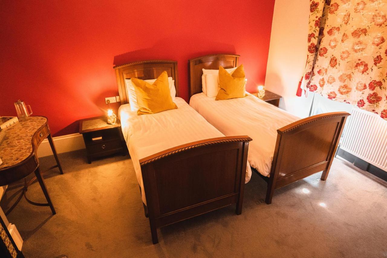 The Godwins Hotel Lugwardine Bagian luar foto