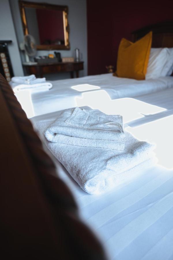 The Godwins Hotel Lugwardine Bagian luar foto