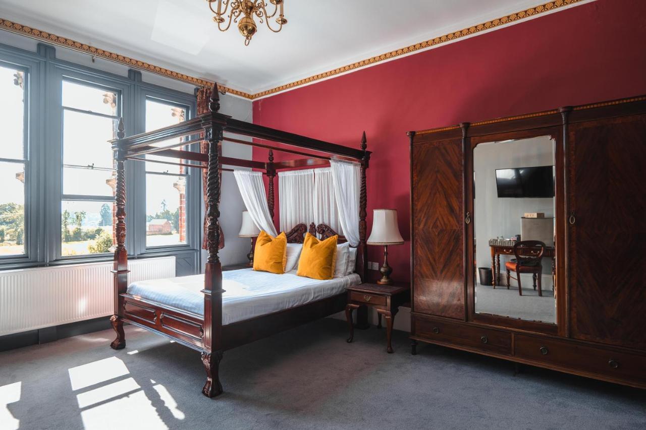 The Godwins Hotel Lugwardine Bagian luar foto