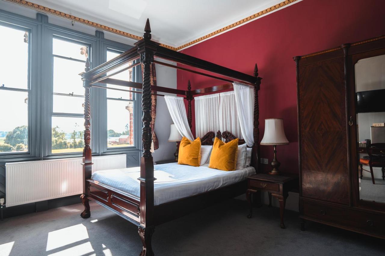 The Godwins Hotel Lugwardine Bagian luar foto