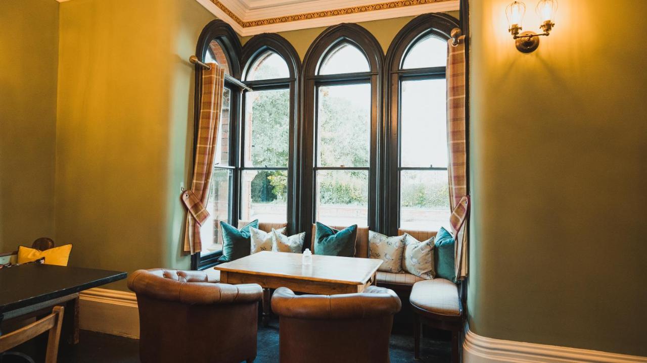 The Godwins Hotel Lugwardine Bagian luar foto