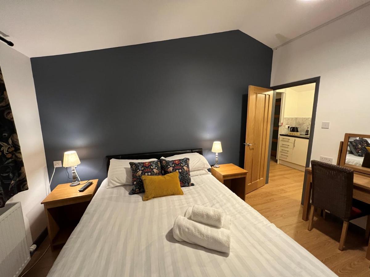The Godwins Hotel Lugwardine Bagian luar foto