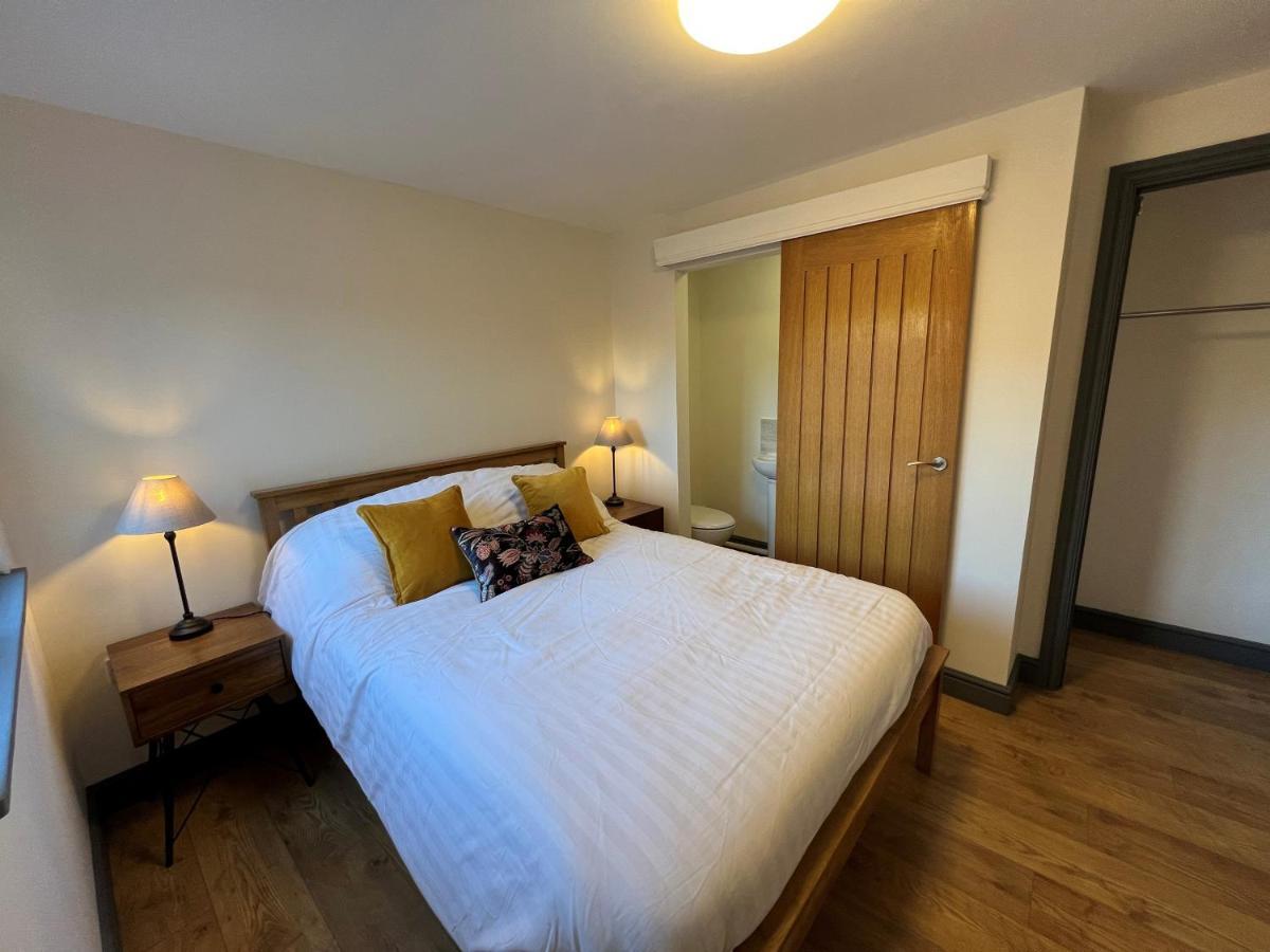 The Godwins Hotel Lugwardine Bagian luar foto