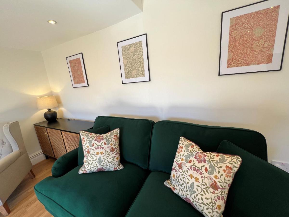 The Godwins Hotel Lugwardine Bagian luar foto